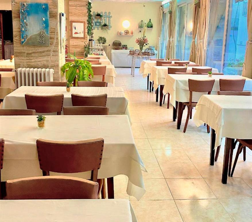 Hotel Medium Montecarlo Palafrugell Bagian luar foto