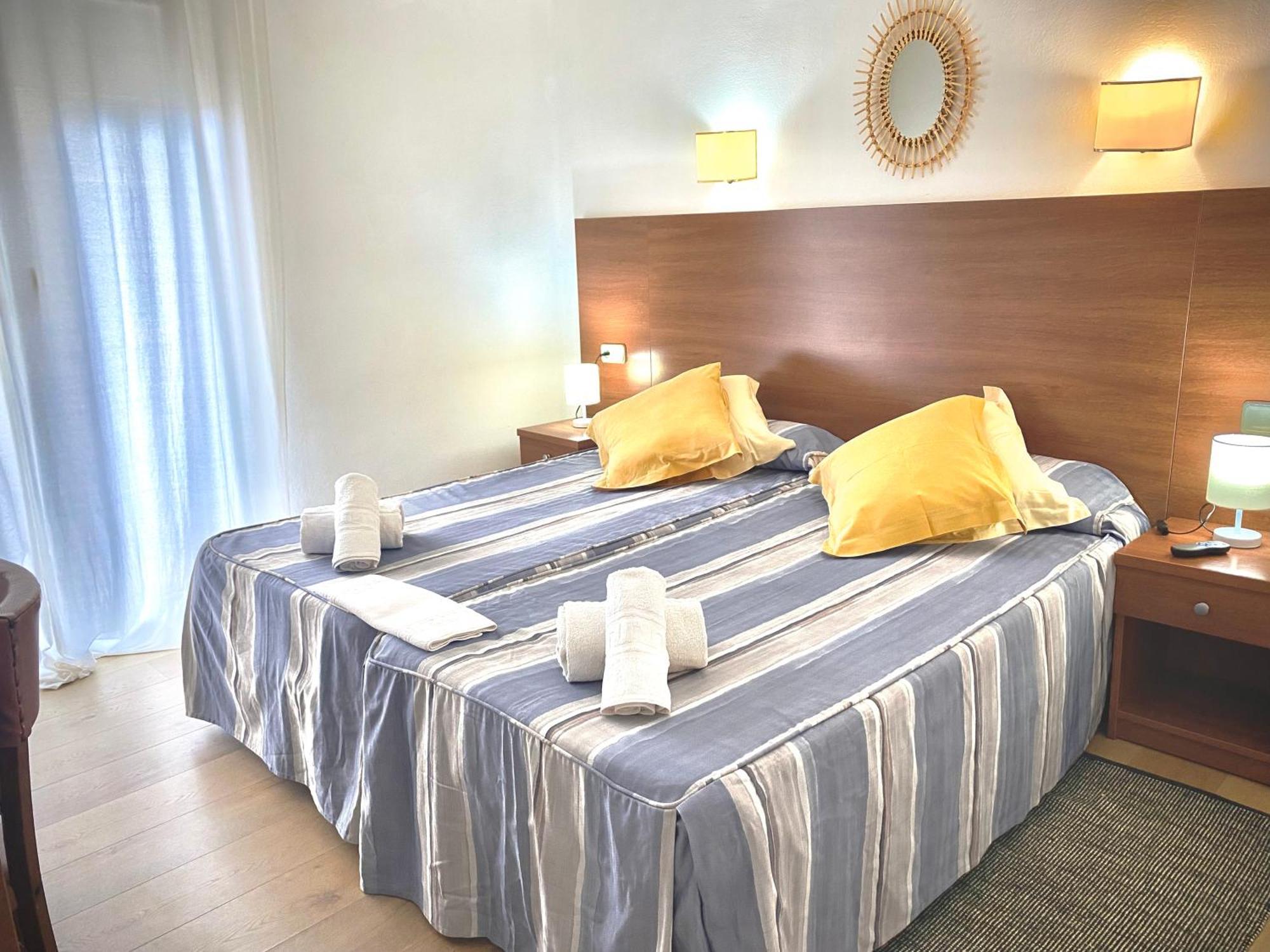 Hotel Medium Montecarlo Palafrugell Ruang foto