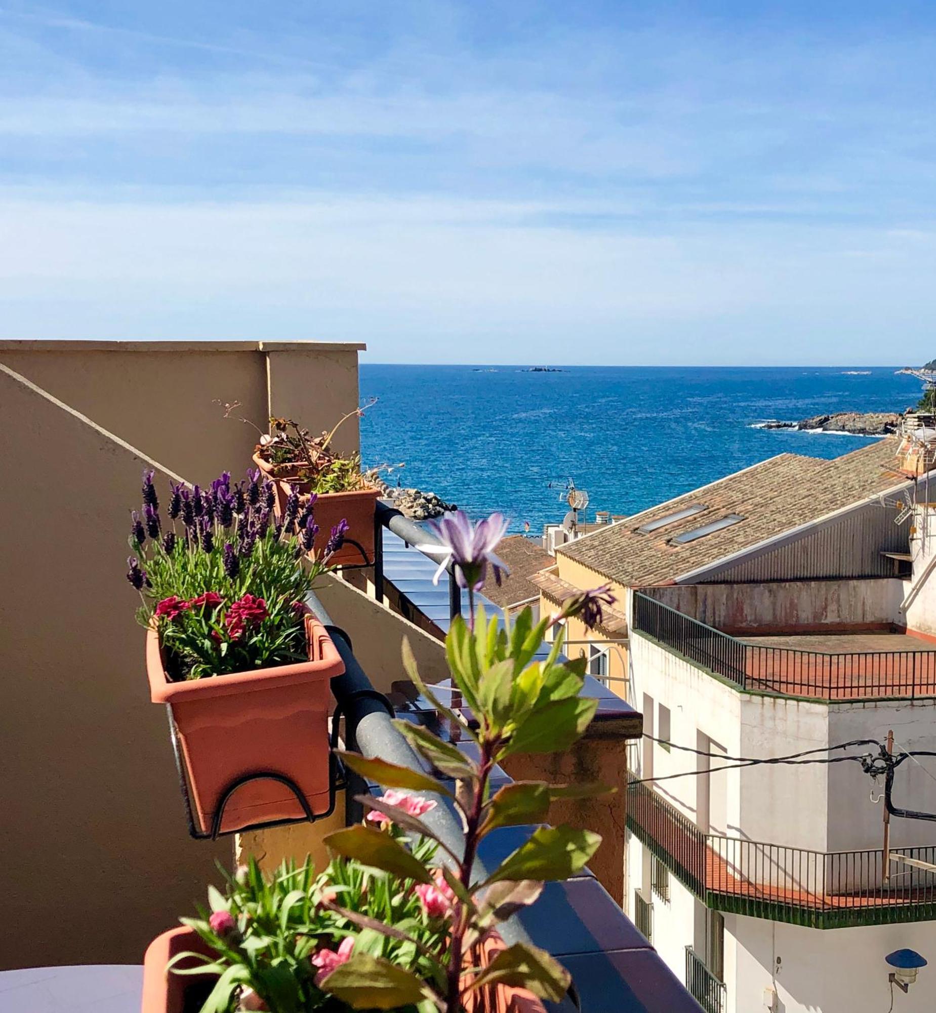 Hotel Medium Montecarlo Palafrugell Bagian luar foto