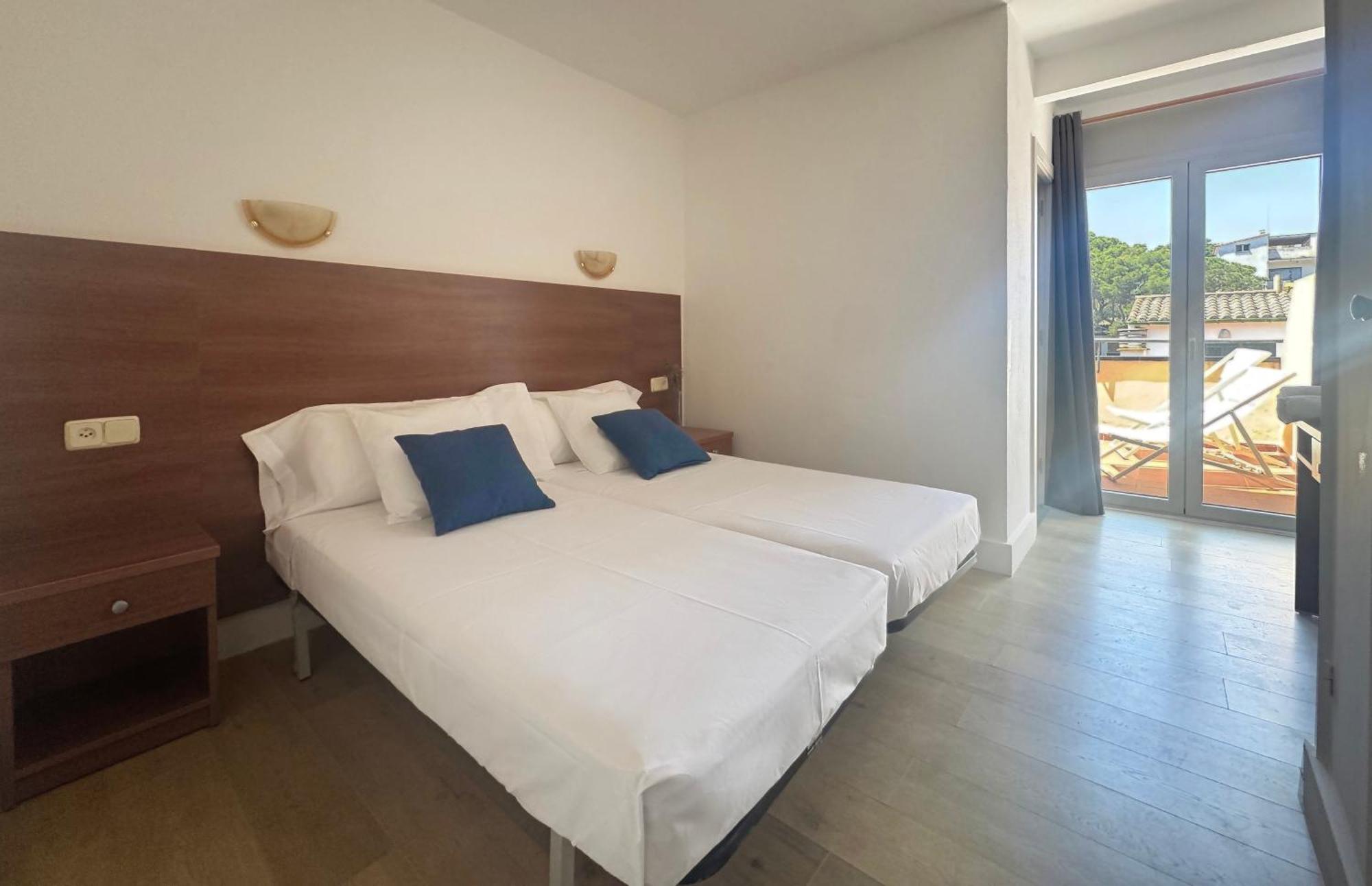 Hotel Medium Montecarlo Palafrugell Bagian luar foto