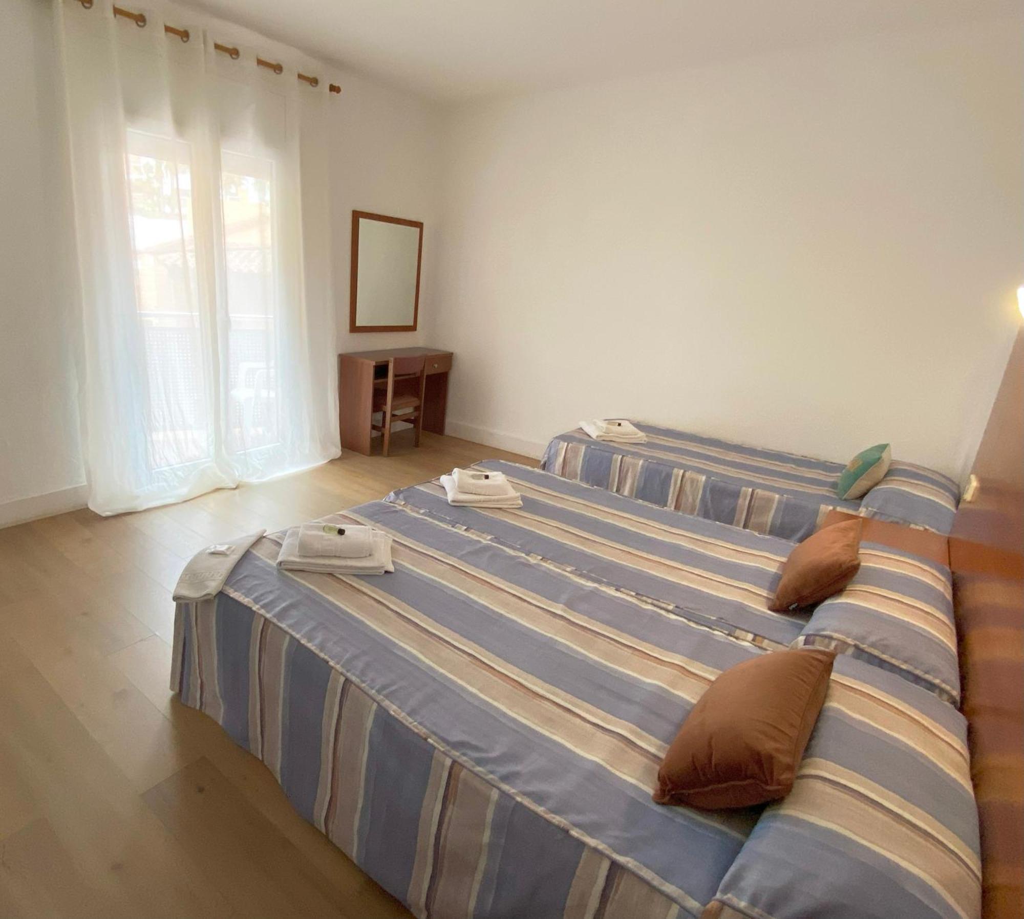 Hotel Medium Montecarlo Palafrugell Ruang foto